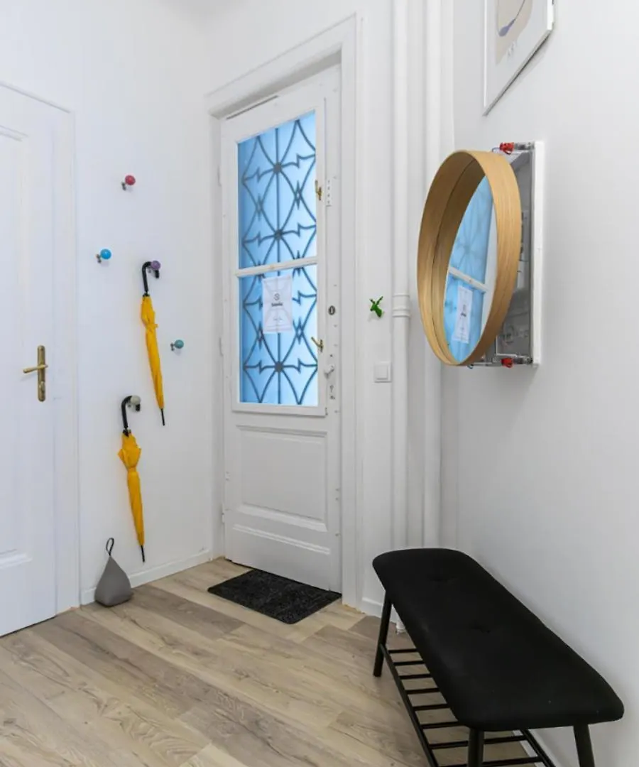 בודפשט 80 Sqm, 3 Bedrooms, 2 Bathrooms, New