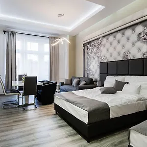 A Golden Star Modern Luxury And Apartamento