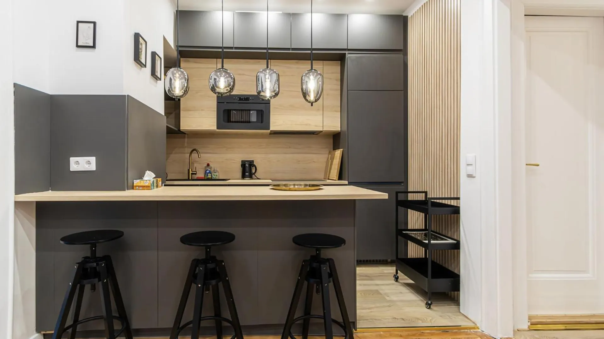 80 Sqm, 3 Bedrooms, 2 Bathrooms, New Budapest 0*,  Hungary